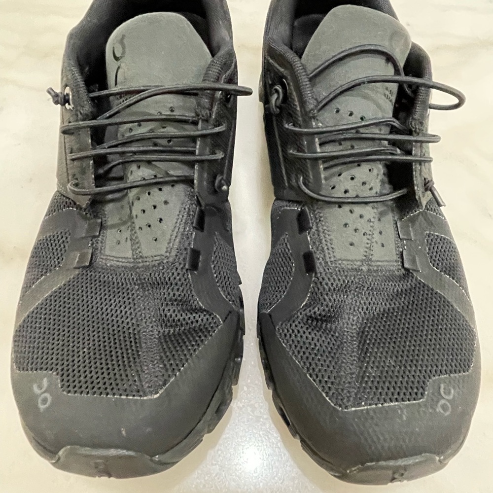 ON CLOUD BLACK SNEAKER